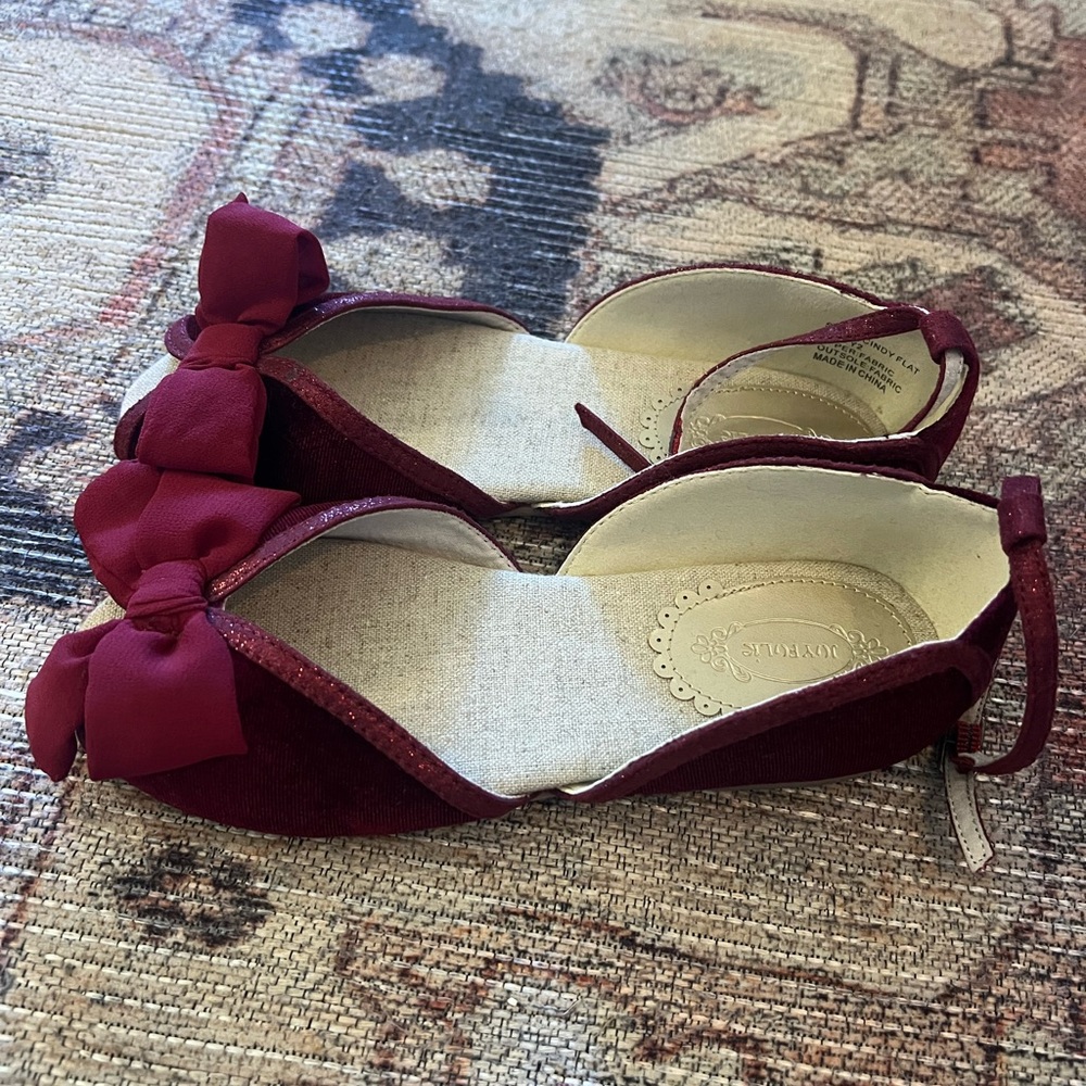Girls joyfolie size 2 shoes. Never worn